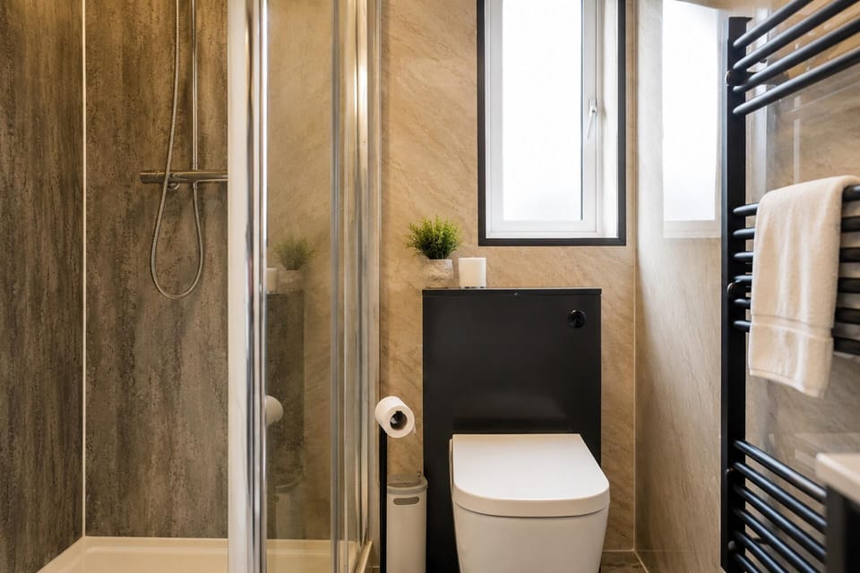 Combined shower/tub, deep soaking tub, hair dryer, towels