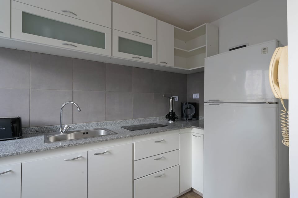 Studio | Private kitchen | Fridge, microwave, stovetop, cookware/dishes/utensils