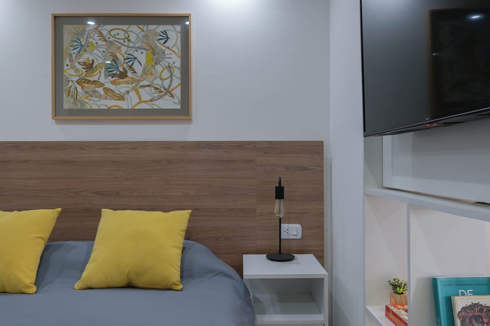 Studio | Laptop workspace, iron/ironing board, free WiFi