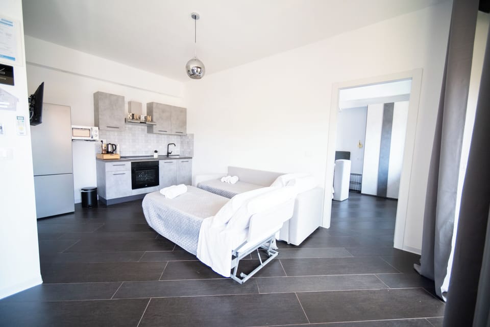 Deluxe Apartment, City View | Interior