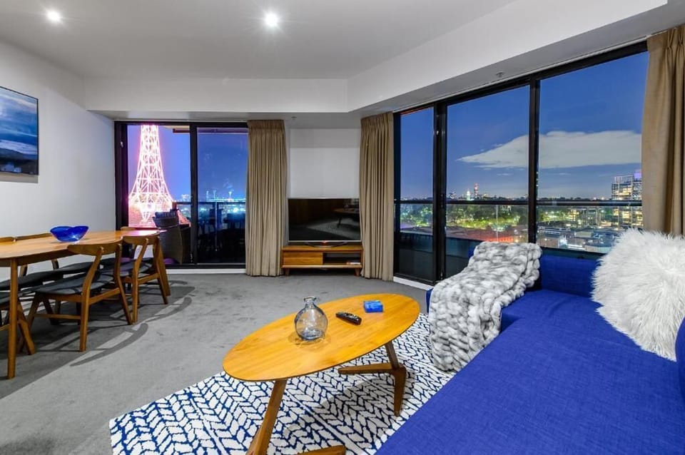 Deluxe Apartment, Balcony, City View | Living area