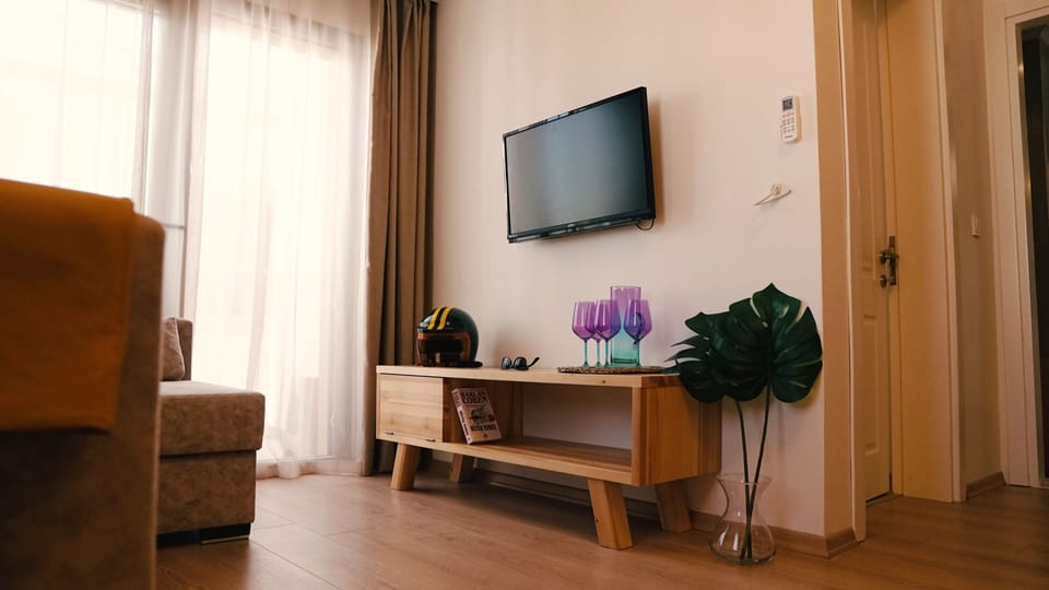 Apartment, 1 Bedroom, Garden View | Living area