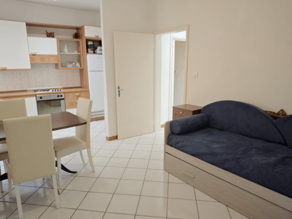 Apartment, 2 Bedrooms, Patio | Interior