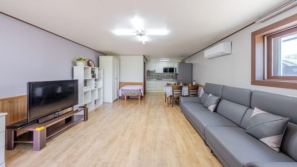 Basic Room, 2 Bedrooms (entire home) | 2 bedrooms, free WiFi