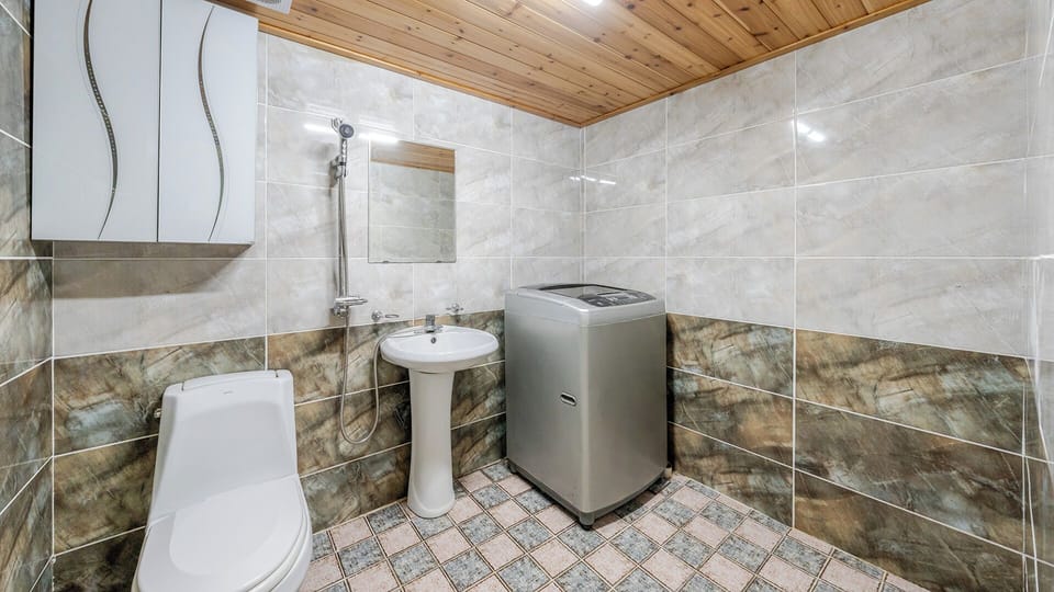 Basic Room, 2 Bedrooms (entire home) | 2 bedrooms, free WiFi