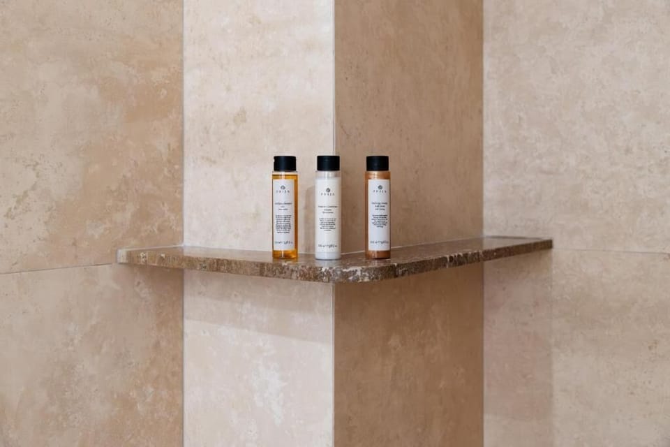 Deluxe Double Room | Bathroom amenities | Slippers, towels