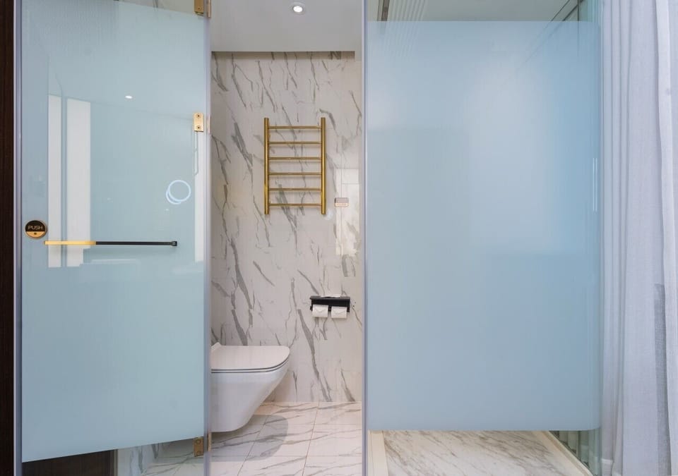 Superior Double Room, Non Smoking | Minibar (free items), desk, laptop workspace, blackout drapes