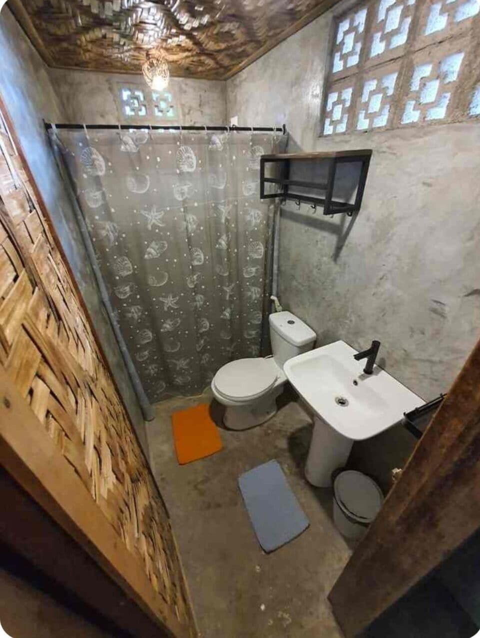 Basic Double or Twin Room, 1 Large Twin Bed, Non Smoking, Garden View | Bathroom | Shower, towels, soap, shampoo