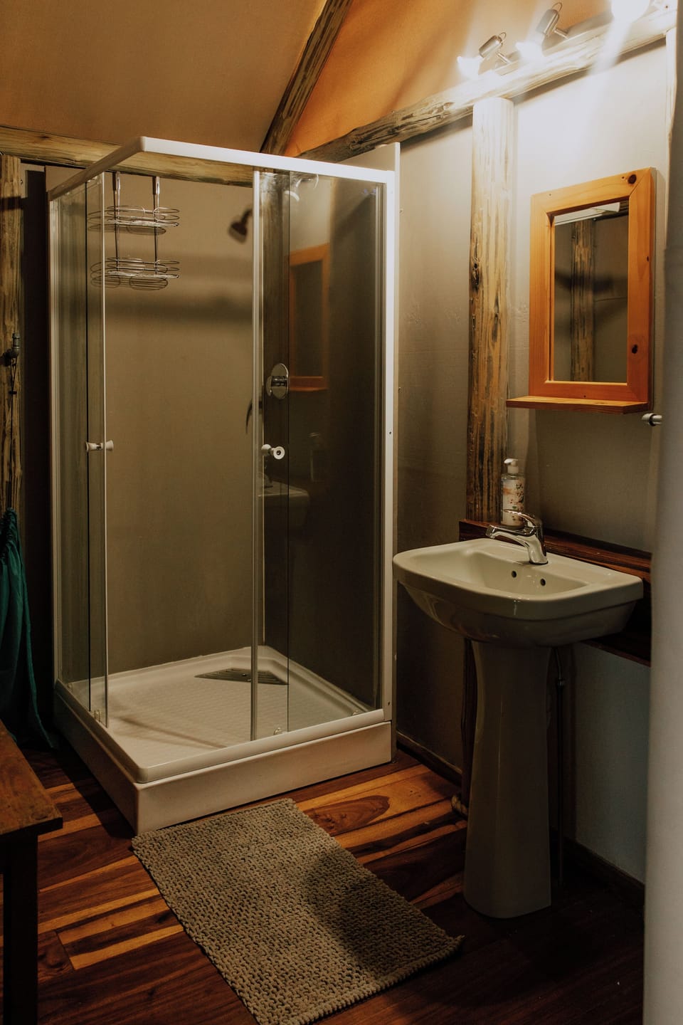 Standard Chalet, Patio, River View | Bathroom | Shower, free toiletries, towels, soap