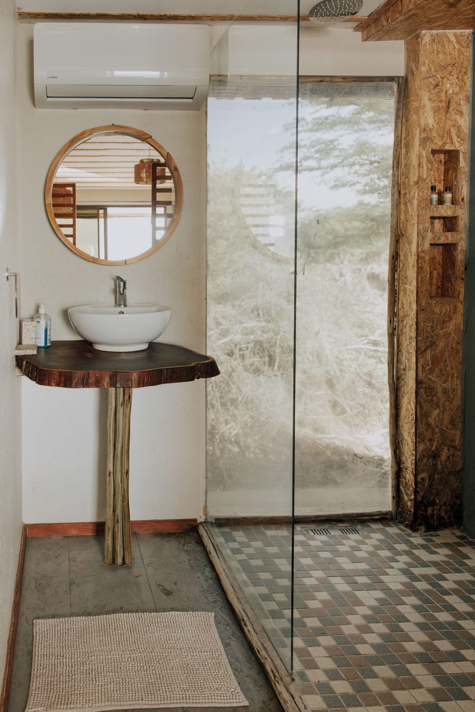 Luxury Mobile Home, River View | Bathroom | Shower, free toiletries, towels, soap