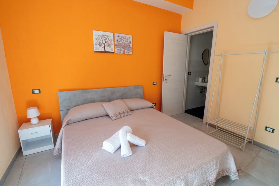 Comfort Townhome, Balcony | Desk, laptop workspace, iron/ironing board, WiFi (free)