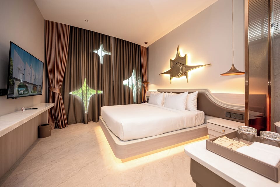 Superior Double Room, Air conditioning | Minibar, in-room safe, desk, WiFi (free)