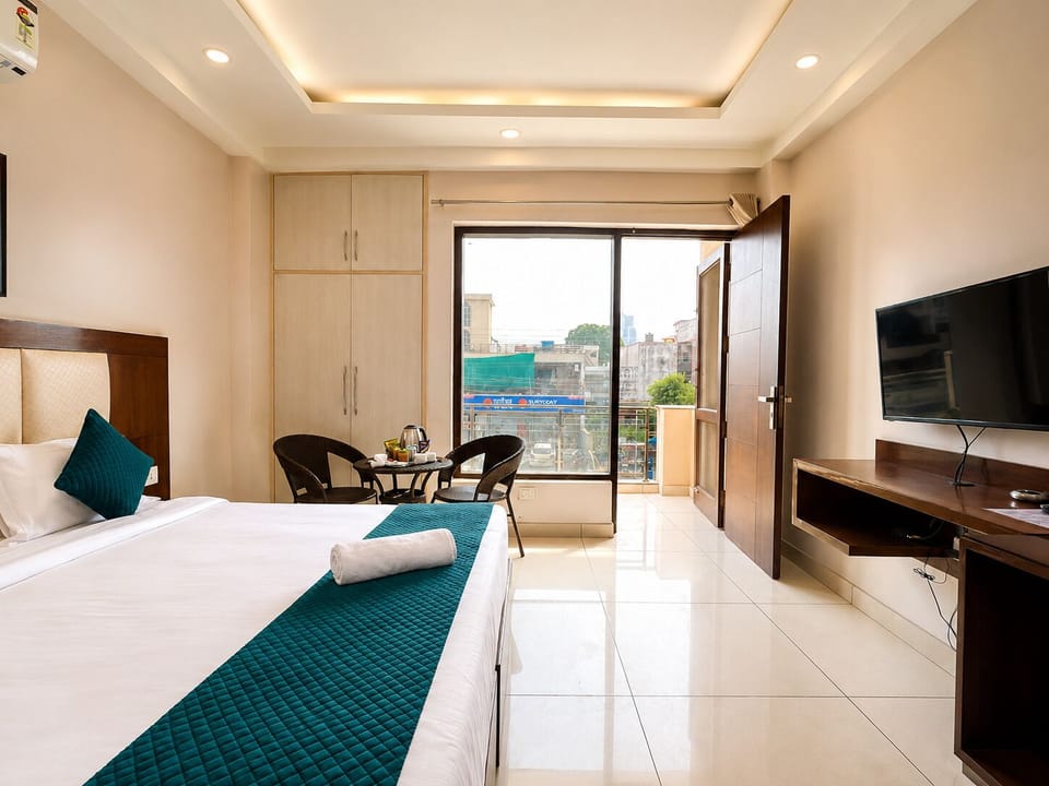 Deluxe Double Room | Iron/ironing board, free WiFi