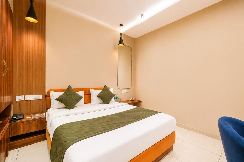 Deluxe Double Room | Desk, laptop workspace, free WiFi