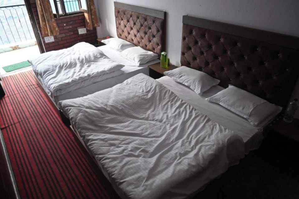 Deluxe Quadruple Room, City View | Desk, free WiFi