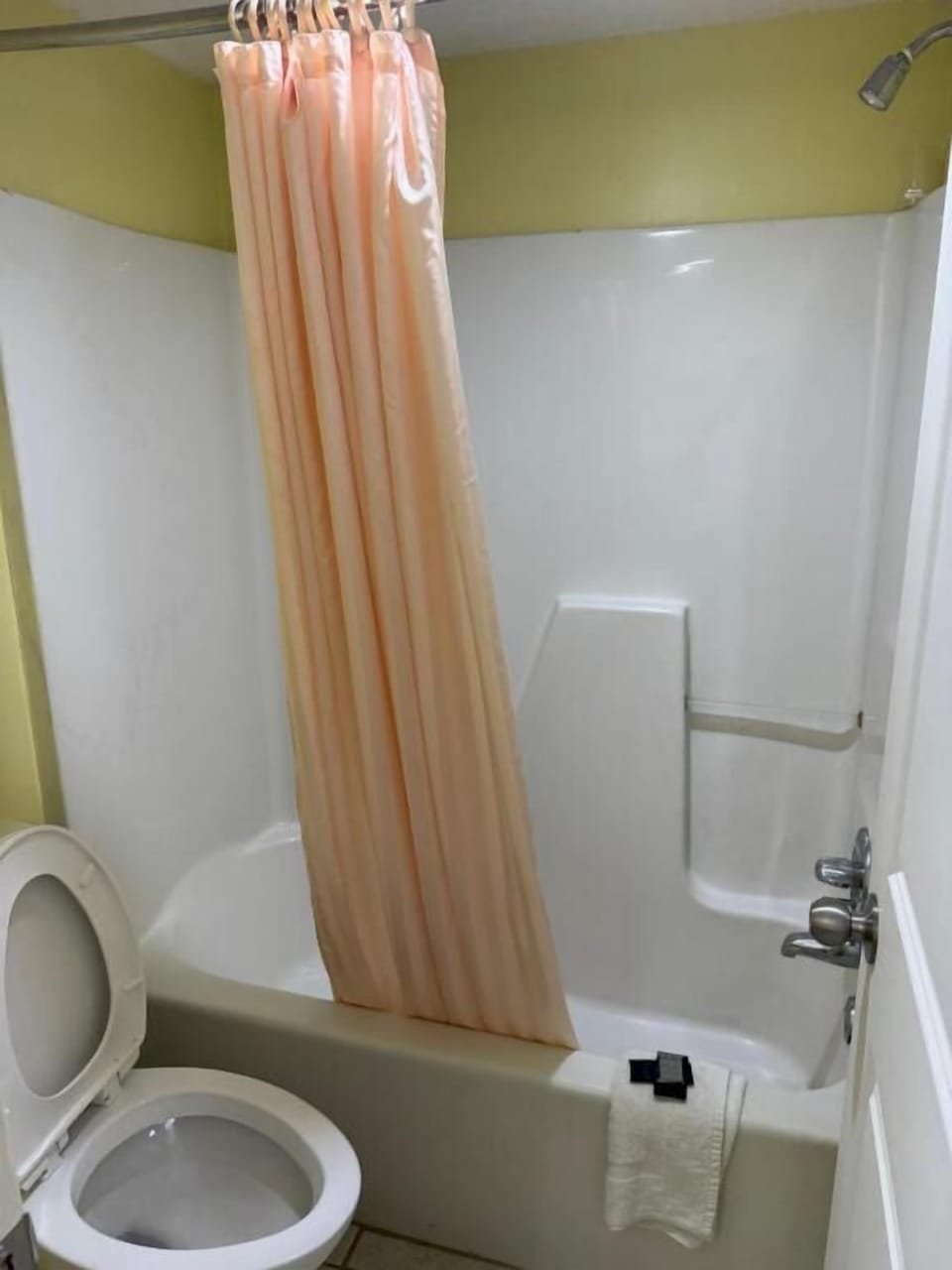 Double Room | Bathroom | Bathtub, towels, soap, shampoo
