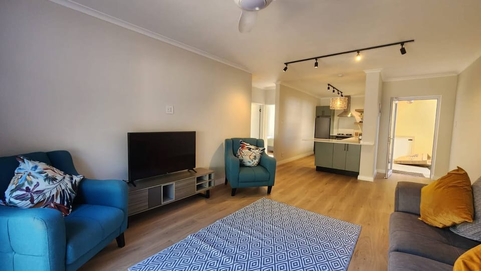 Apartment, 2 Bedrooms, Accessible, Balcony | Living room