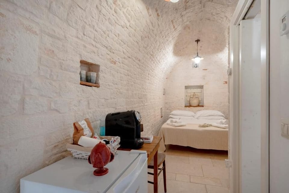 Deluxe Studio, City View | Interior