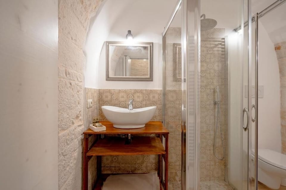 Deluxe Studio, City View | Bathroom