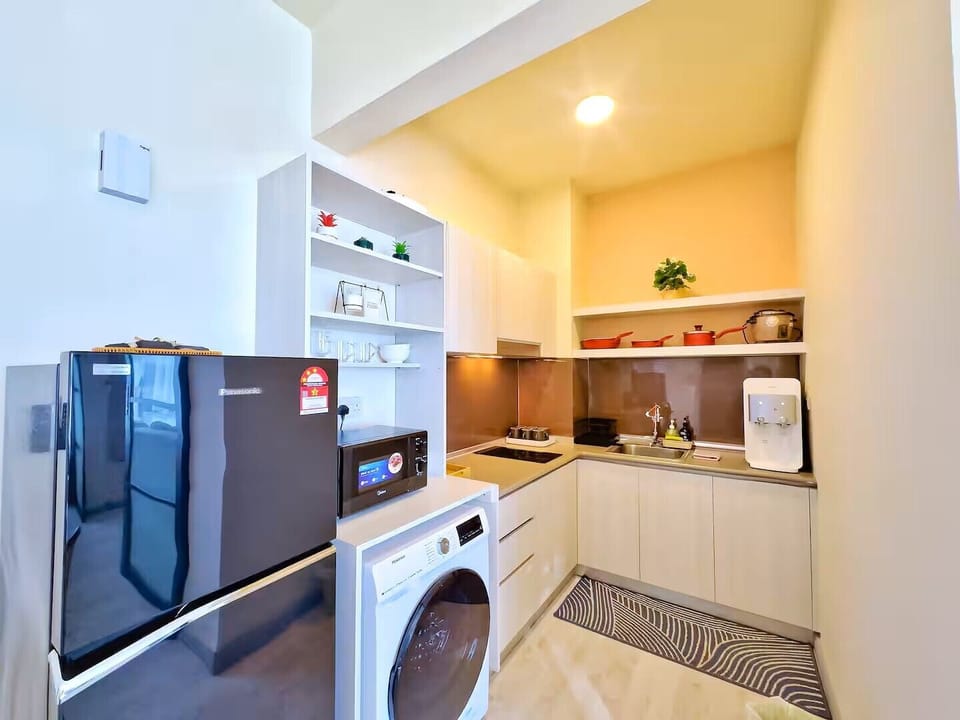 Apartment, 2 Bedrooms, City View | Private kitchen | Fridge, microwave, stovetop, cookware/dishes/utensils
