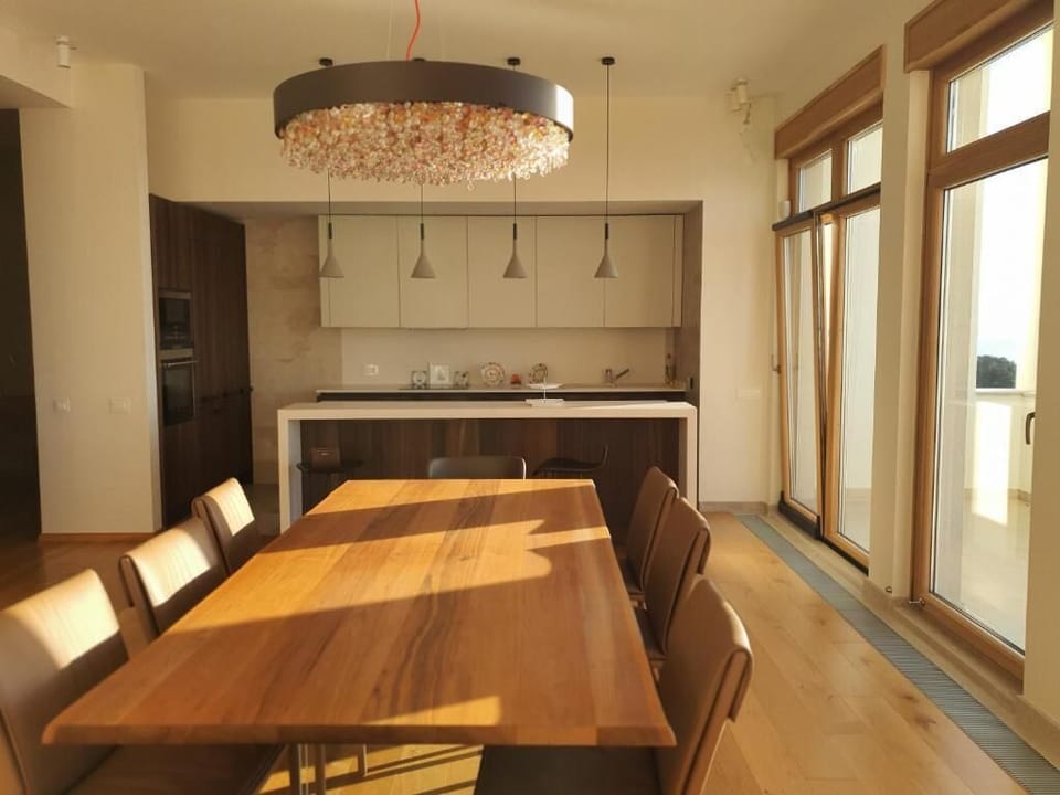 Superior Villa, Balcony, Sea View | Dining