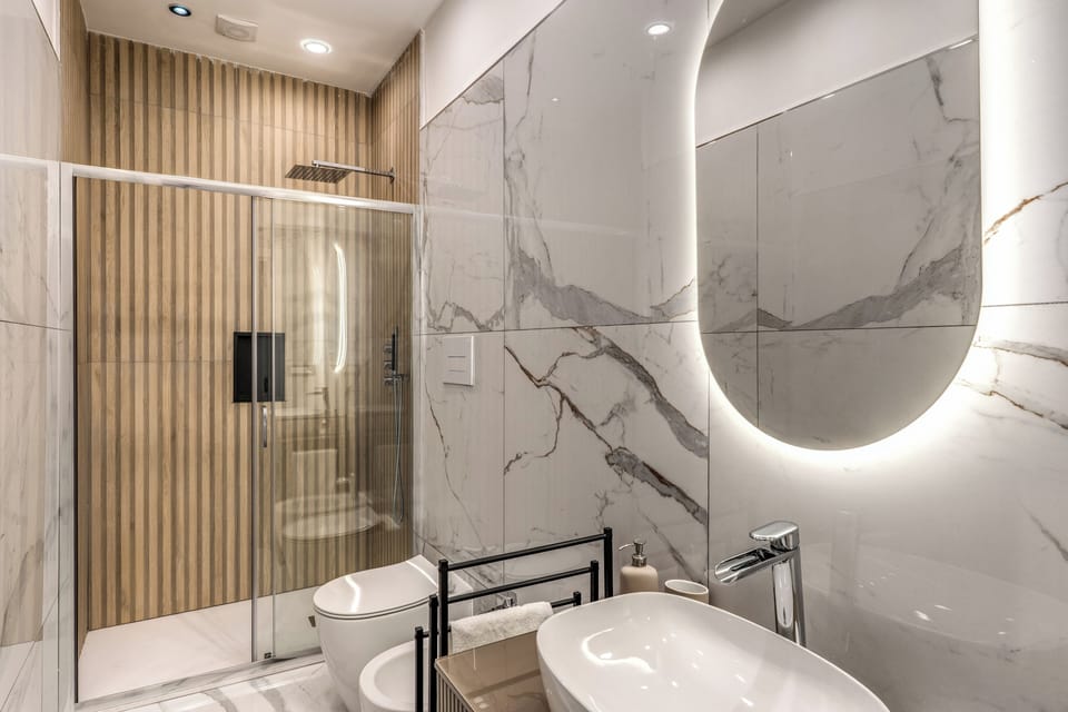 Shower, bidet, towels