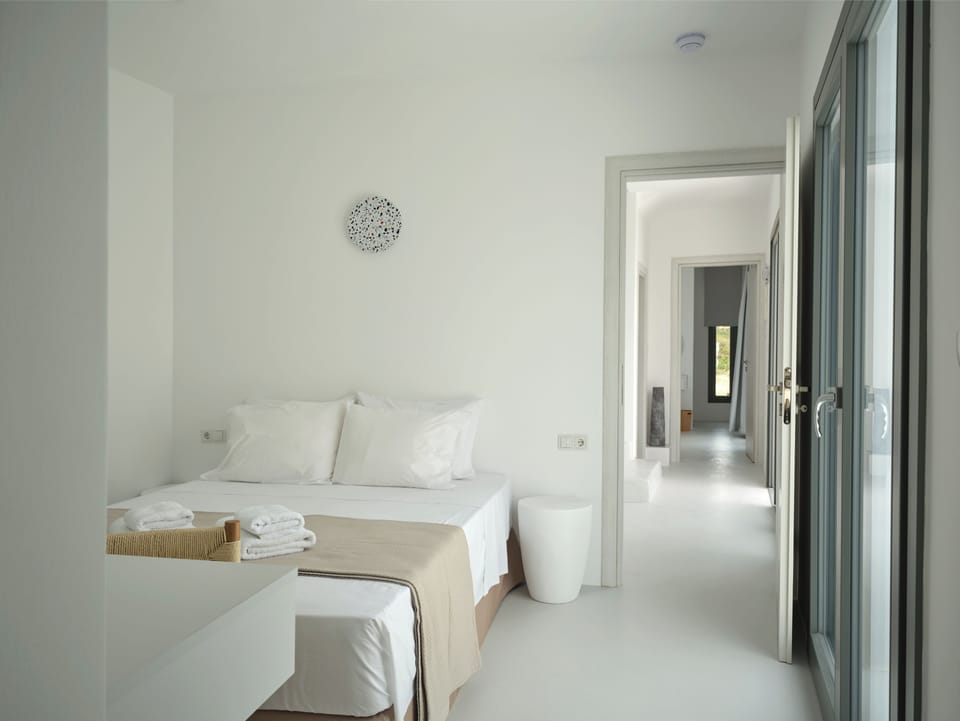 Duplex, Partial Sea View | Blackout drapes, iron/ironing board, free cribs/infant beds, free WiFi