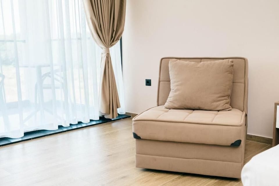 Premium bedding, desk, laptop workspace, WiFi (free)