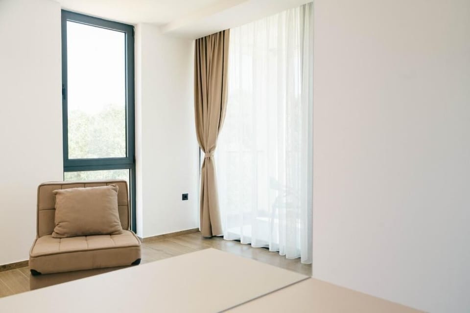 Premium bedding, desk, laptop workspace, WiFi (free)
