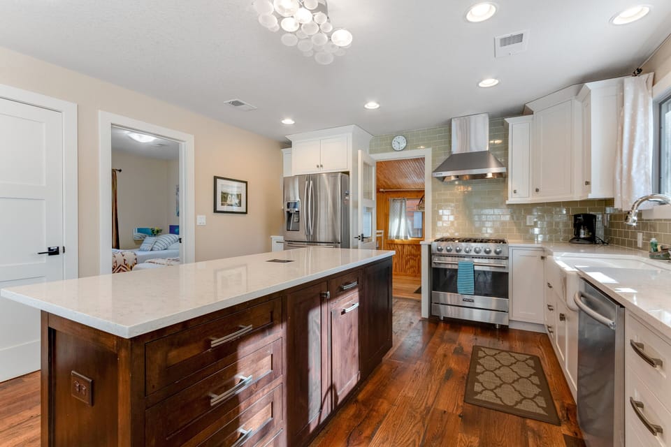 House, Multiple Beds, Mountain View (City Center Sanctuary) | Private kitchen