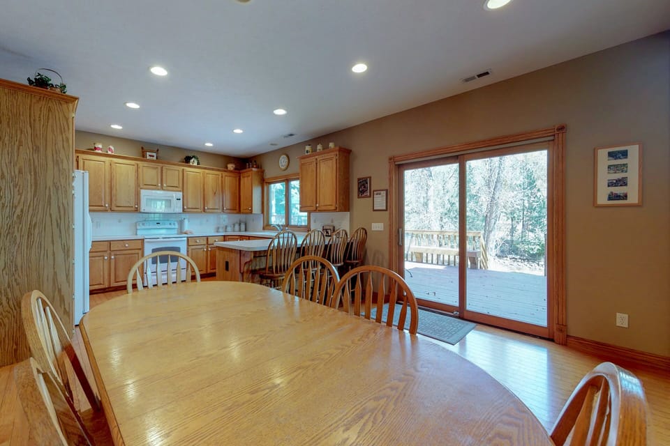 House, Multiple Beds (On Fall River) | Private kitchen