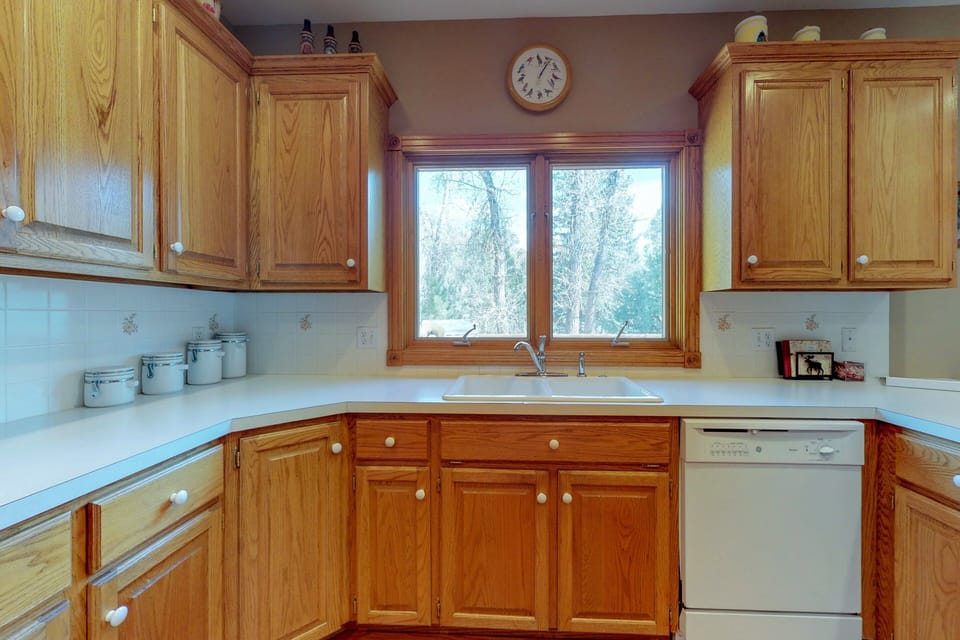 House, Multiple Beds (On Fall River) | Private kitchen