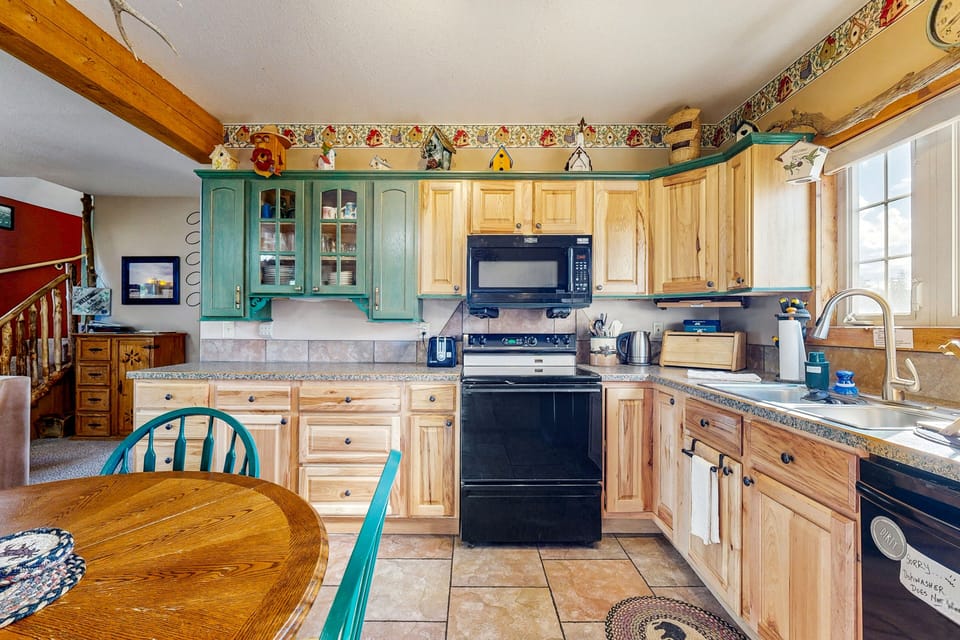 Cabin, Multiple Beds, Mountain View (Laughing Place) | Private kitchen