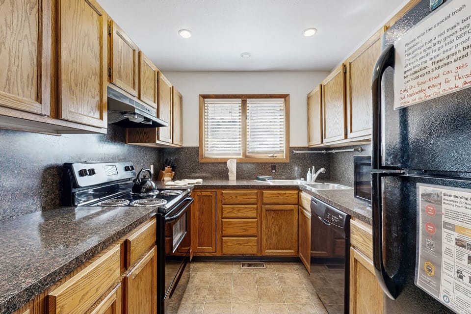Condo, Multiple Beds, Mountain View (Camelot on Deer Mountain) | Private kitchen