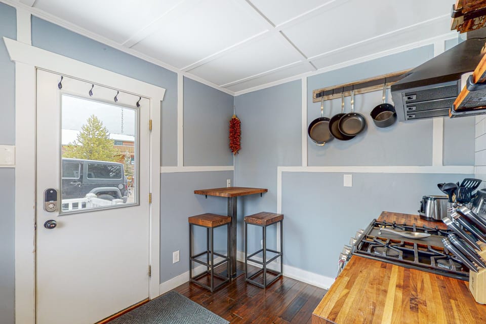 House, Multiple Beds, Mountain View (Rocky Mountain Resting Place) | Private kitchen