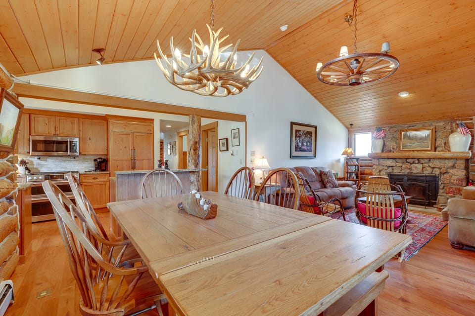Cabin, Multiple Beds, Mountain View (Eagle Crest) | 4 bedrooms, bed sheets