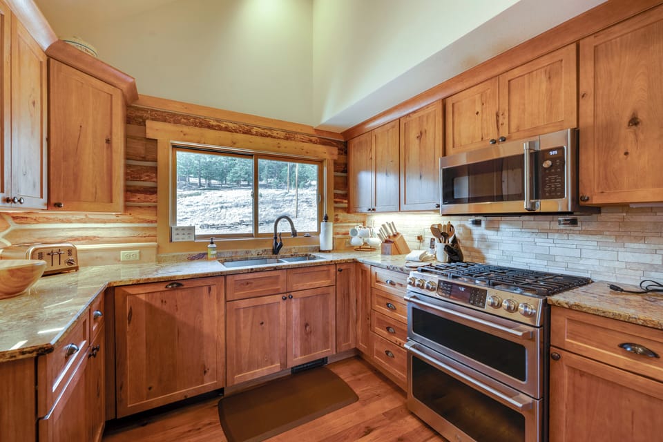 Cabin, Multiple Beds, Mountain View (Eagle Crest) | Private kitchen