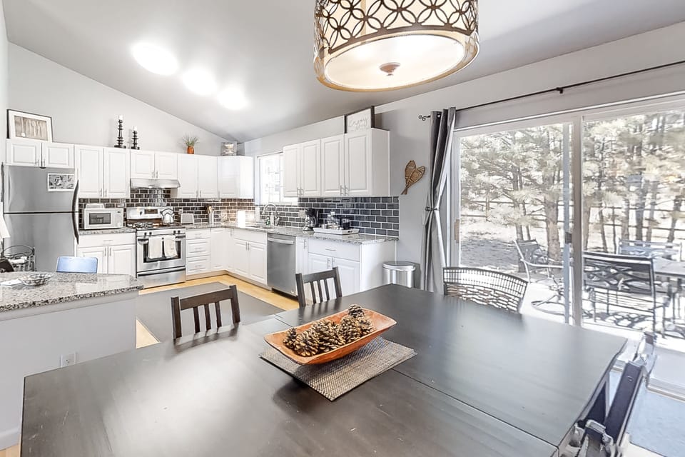House, Multiple Beds, Garden View (Morgan Pine House) | 3 bedrooms, individually decorated, individually furnished, bed sheets