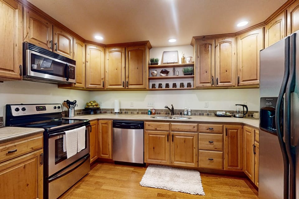 House, Multiple Beds, Mountain View (Buffalo Run) | Private kitchen