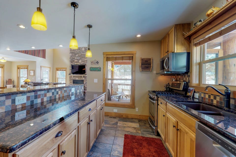 House, Multiple Beds, Mountain View (The Buckhead) | Private kitchen