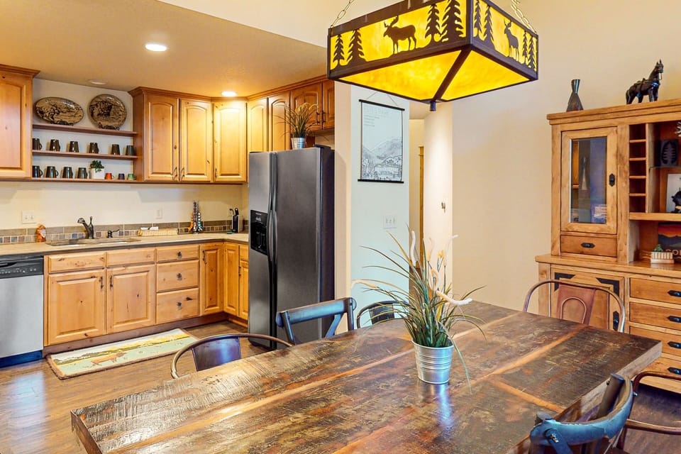 House, Multiple Beds, Mountain View (Running Bear in the Rockies) | 2 bedrooms, individually decorated, individually furnished, bed sheets