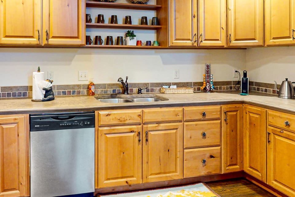 House, Multiple Beds, Mountain View (Running Bear in the Rockies) | Private kitchen