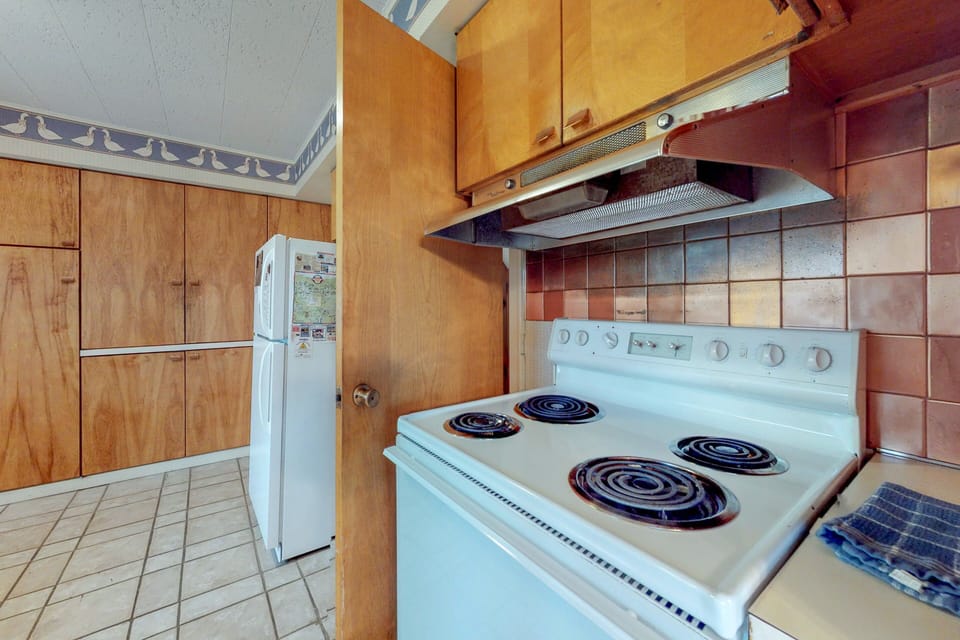 Cabin, Multiple Beds, Mountain View (Hummingbird Hideout) | Private kitchen