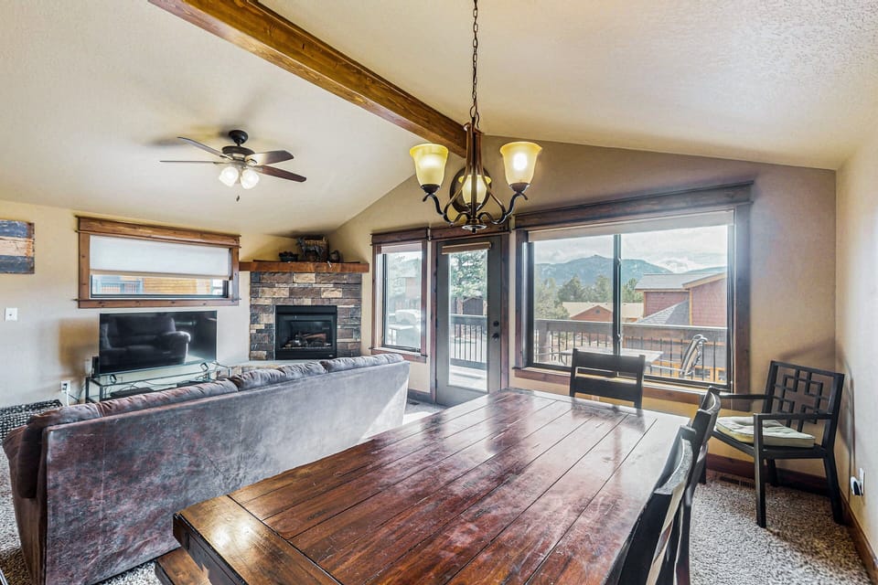 Townhome, Multiple Beds, Balcony, Mountain View (Timber Mountain Retreat) | Living area