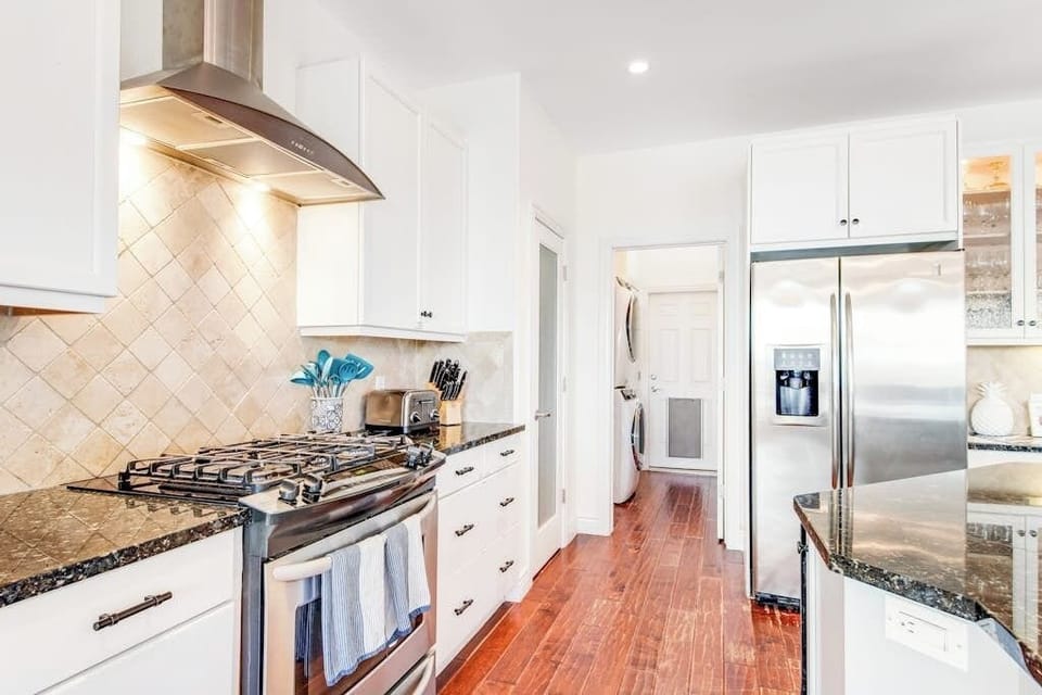 House, Multiple Beds (Cliff side Oasis) | Private kitchen