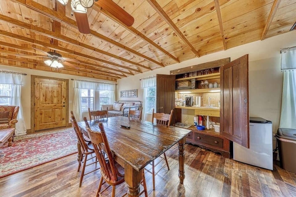Studio, Multiple Beds, Kitchenette, Garden View (The Studio at Durst Haus) | 1 bedroom, individually decorated, individually furnished, bed sheets