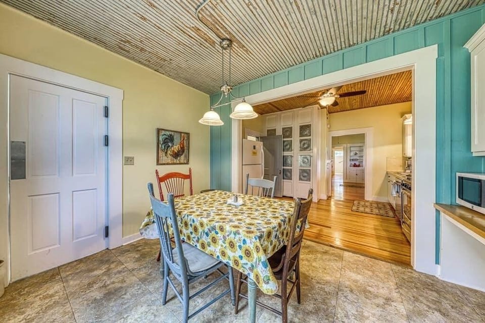 House, Multiple Beds, Patio, Garden View (White Dairy Guesthouse) | 4 bedrooms, individually decorated, individually furnished, bed sheets