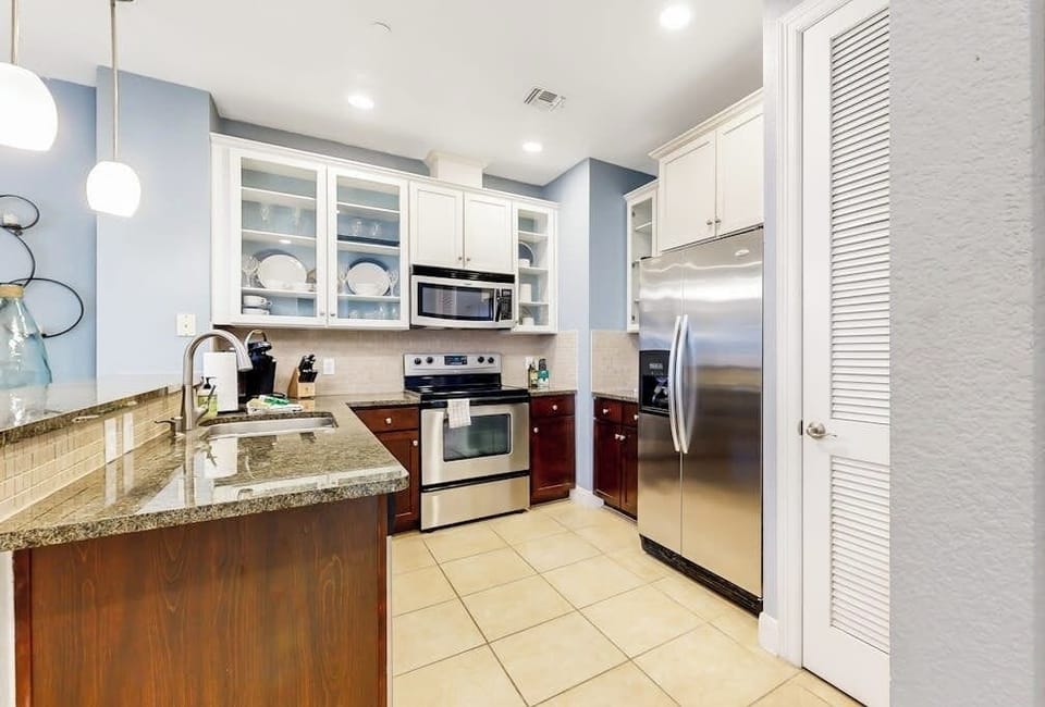 Condo, 1 King Bed, Pool View (The Waters Condo Building 6 ) | Private kitchen
