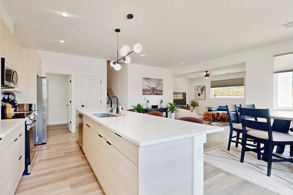 Condo, Multiple Beds, Balcony, Garden View (Lago Vista Hideaway) | Private kitchen