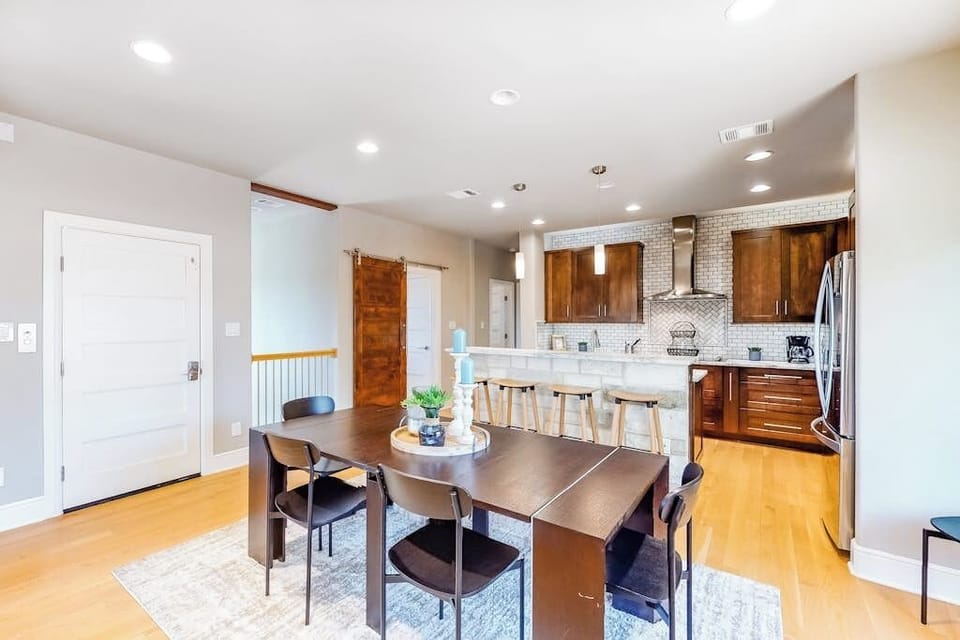 House, Multiple Beds (Lago Vista Retreat) | 3 bedrooms, individually decorated, individually furnished, bed sheets